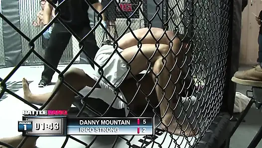 Büyük memeli büyük götlü yüzük kız büyük yarak kazananla sikişiyor