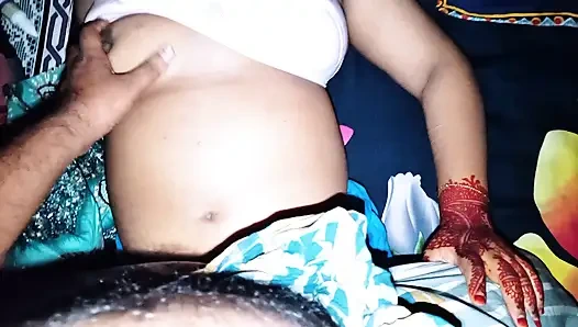 Evli kadın kibirliydi ve ben mutlu bir şekilde küstahlığını çözerek karısını siktim.