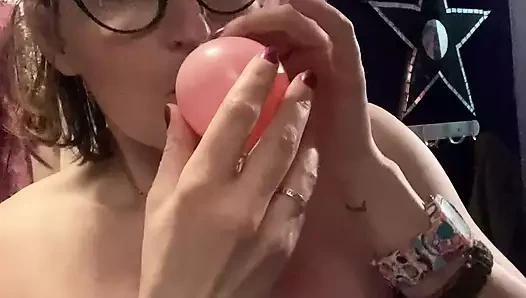 Eğlenceli, çırpma, göğüsler ve balonlar - kamera arkası ile de hazırlanmanın bir tür eylemi