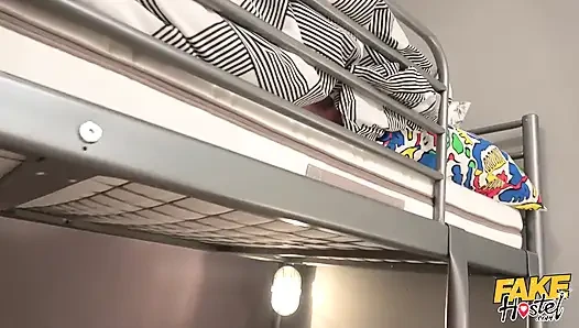 Fake hostel - selfie kızı: esmer bir kadınla ateşli anları yakalıyor