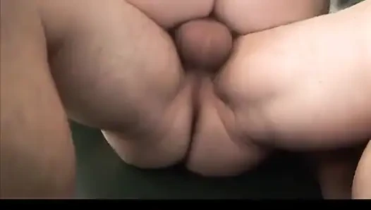 Cüce fetişi kadın çok küçük olmayan bir hediye için açılıyor
