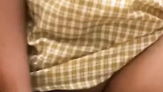 Sürtük evli kadın kalın bir yarakla mastürbasyon yapıyor