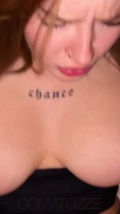 Мощный момент из "Я встретил порнозвезду Comatozze на улице... Любой шанс, мне повезет?"