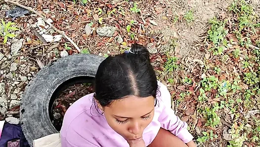 Sikini emmek ve açık havada beni sikmesini istedim, bu gerçekten hoşuma gitmek