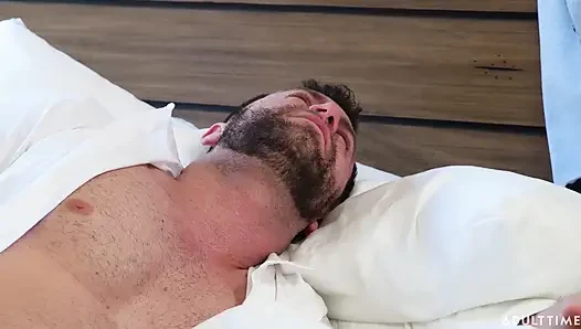 Adult Time - striptizci bella rolland bekara henüz evli olmadığını hatırlatıyor ve seks için onu baştan çıkarıyor