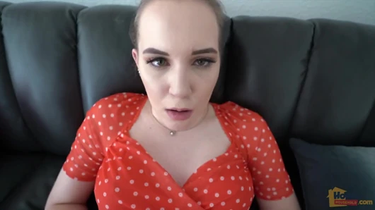 Twerk yapan genç üvey kız kardeş büyük yarağını emiyor ve sikiyor