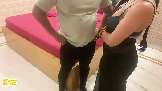 Yenge kayınbiraderi onu arkadan sikiyor