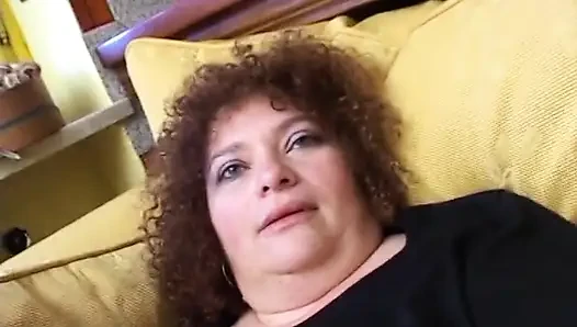 Amatör şişman kız dildoyla amını sıvazlıyor