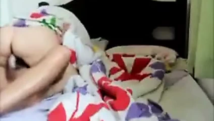 yorgan altinda sikis