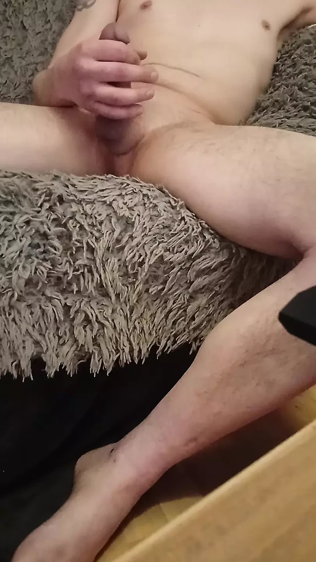 Большая порция спермы мастурбирует соло