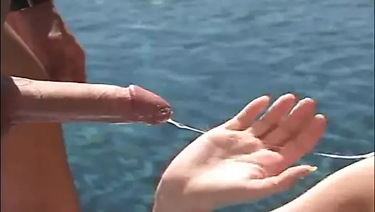 Seksi sürtük onu kedi ve kıçını evinin havuzunda becerdin alır