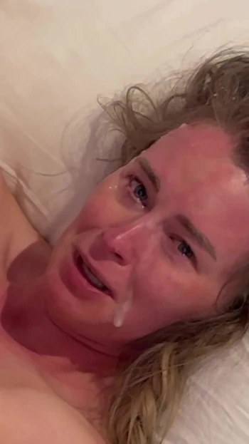 Незабываемый момент из "Шлюшку в ловушке в баре грубо используют"