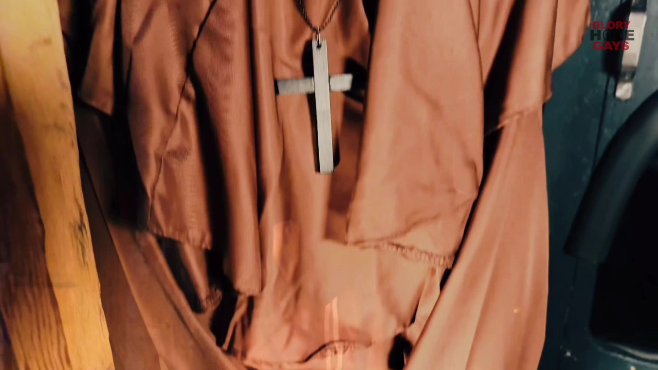 Monk confession gloryhole günah çıkarmada sert yarak