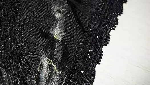 kırmızı kirli külot