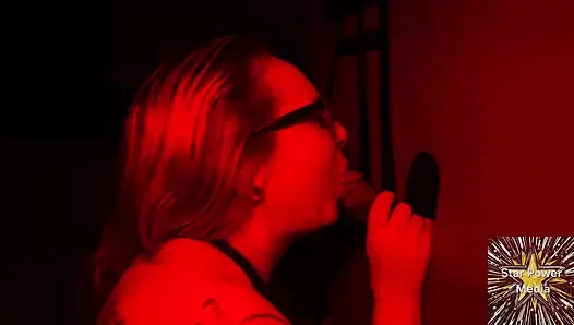 Savanna çene düşürme yarışmasında zafer deliği rekorunu kırıyor