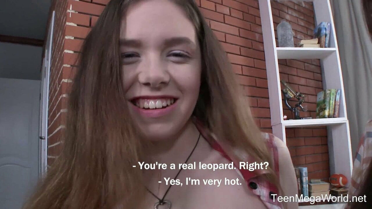 Teenmegaworld - azgın üçlü anal oyunları dener