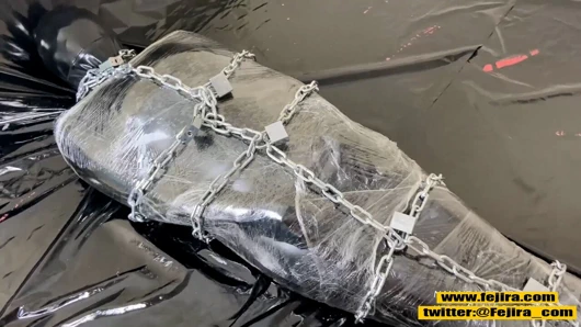 Fejira com 3 zentai bodysuit chain esaret