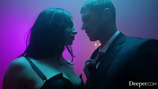 Derin. Ağzı tıkalı ve domine edildi, April sınırlarına zorluyor