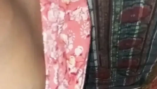 Bengalli teyzenin amcığı köy tarafından sikiliyor