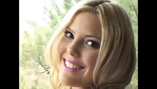 Ateşli seksi barbie aşk sascha'nın büyük sert yarağını alıyor!