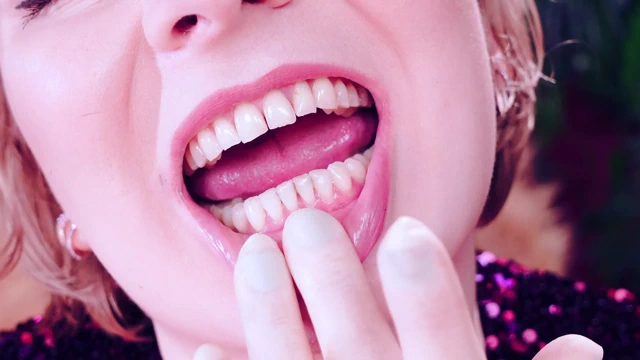 Lateks eldivenler asmr videosu. Dişçi fetişi. Arya Grander