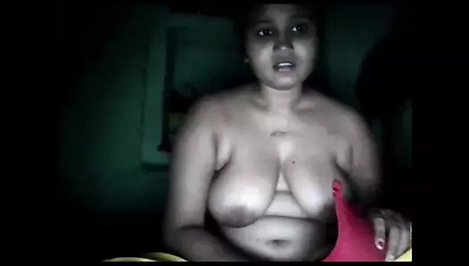 Elbise yıkarken ona yardım etme bahanesiyle baldızını çok sikiyor.