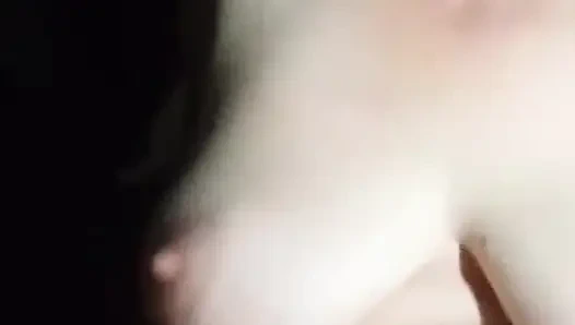 Çıplak ateşli evli kadın kendi kendine oynuyor