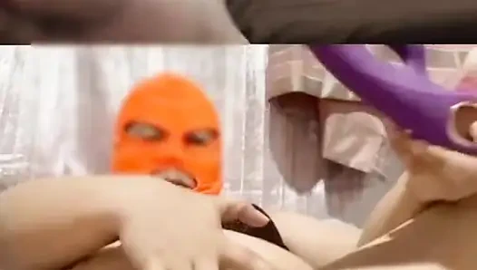 Evli kadın tek başınayken videomu izliyor