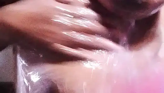 Üvey erkek kardeşimin banyosunda harikalar