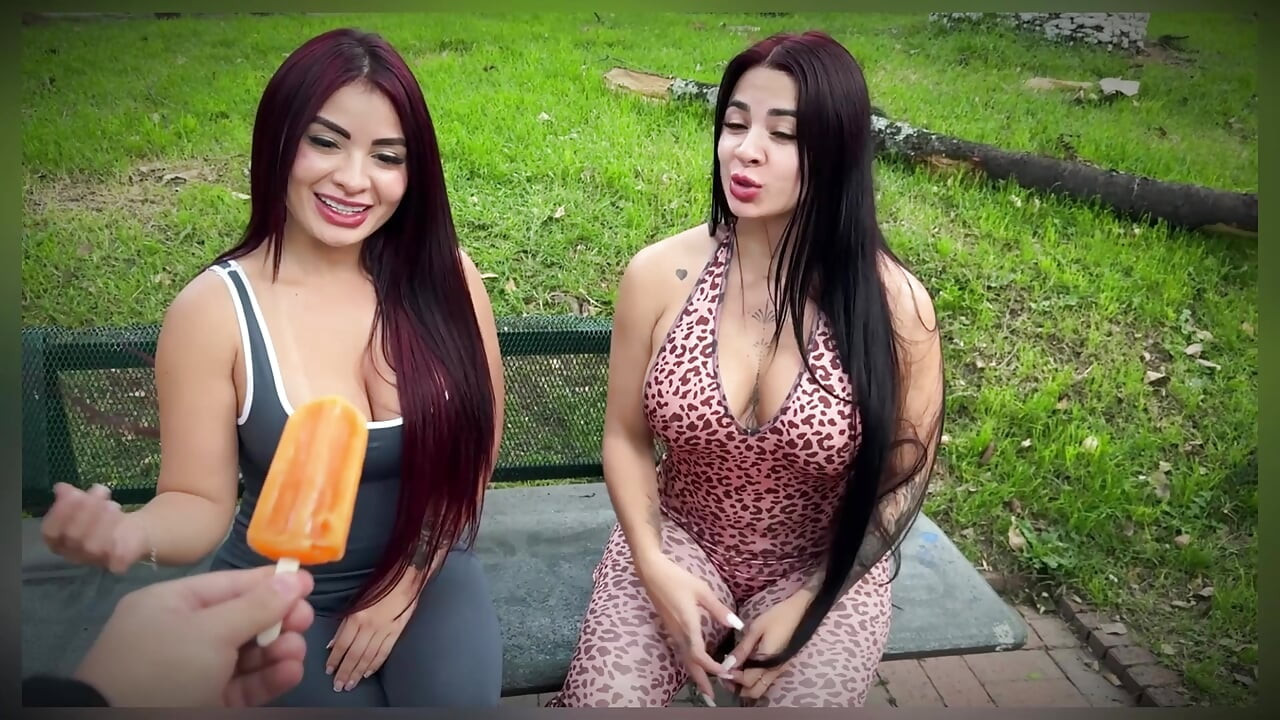 ŞEHVETLI SWINGER ÇIFT PARTNER DEĞIŞTIRIYOR VE PREZERVATIFSIZ BIRBIRLERINI SEVIŞIYOR