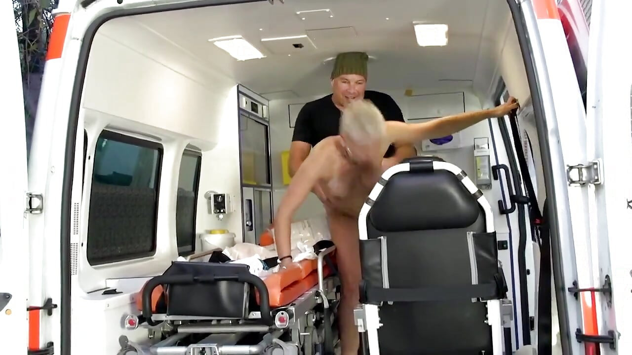 Ambulansta Alman sert sikiş