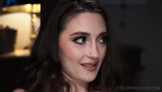 Helena Locke zindanda Cedar Parker ve Pierce Paris'i şaplaklıyor ve ekinliyor