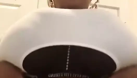 Şişman götlü göğüsler