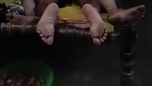Padosi ki ladki ko pela chupke se jakar