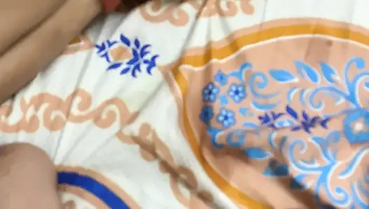 Ateşli desi kız evde yalnızken arkadaşı tarafından sert sikiliyor - inleyerek ve boşalmayla sansürsüz sert seks