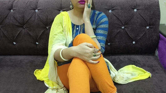 Genç 18+ yaramaz bakire üvey erkek kardeş büyük memeli üvey kız kardeşinden seks öğretmesini istiyor ve porno yıldızları gibi sikişiyorlar