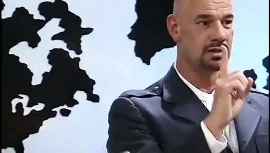 Güzel esmer yatak odasında büyük siyah yarak misyoner tarzı alıyor