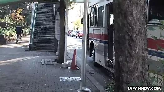 Asyalı genç, kaçırılan otobüste yok edilir