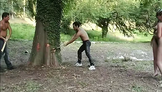 Lezbiyen Üçlü, Ormanda Bir Orgiye Dönüşür