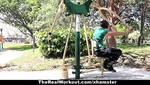 Therealworkout - busty kristal onu antrenmandan sonra becerdin