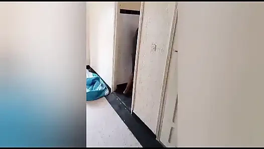 Kocam işteyken komşumdan yardım istedim ve paiid'den hizmeti için kendi yolumla istedim.