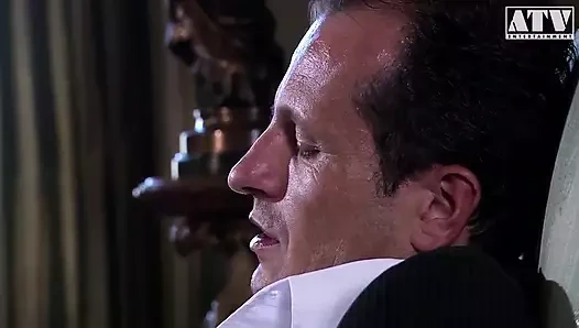 Tina Gabriel İtalyan esmer sürtük götten sikiliyor