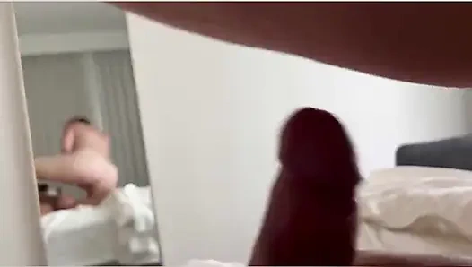 Danni Jones havaalanı sürücüsüne inanılmaz bir bahşiş veriyor