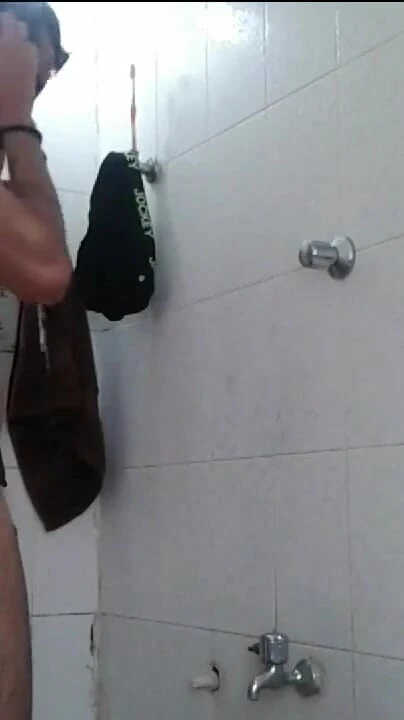 İlk kez çıplak banyo yapıyorum | Klip 2