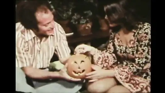 Güzel kızların klasik üçlü seksi sikiliyor ve kıllı amının içine boşalıyor (tam film)