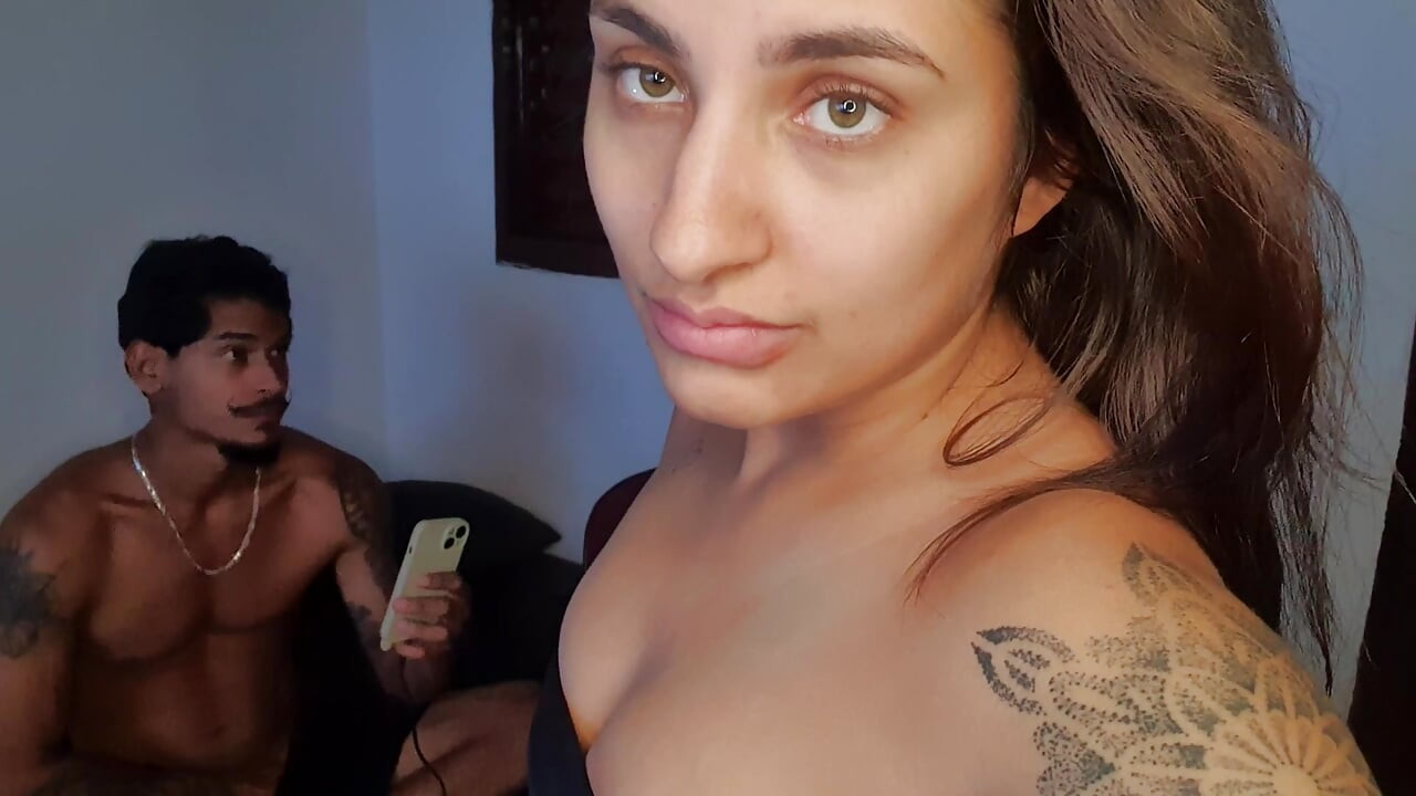 Konuşmaya gelmişti ama gece başka planlar yapmıştı