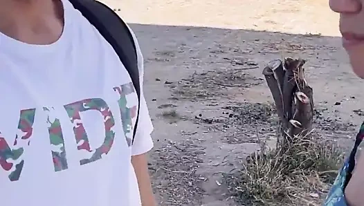 Kız arkadaşım durmadan sikimin üzerinde inliyor