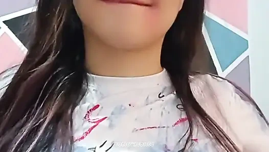 Sadık takipçilerimle görüntülü görüşmeler size büyük göğüslerimi ve vajinamı gösteriyorum