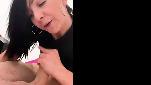 Sikişmeyi seviyorsun seni küçük tatlı kaltak