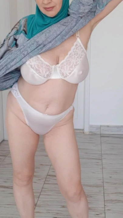Oryantal striptiz ve büyük memeler